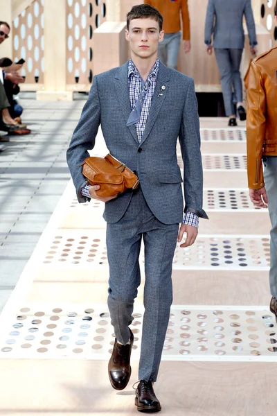 Look 3